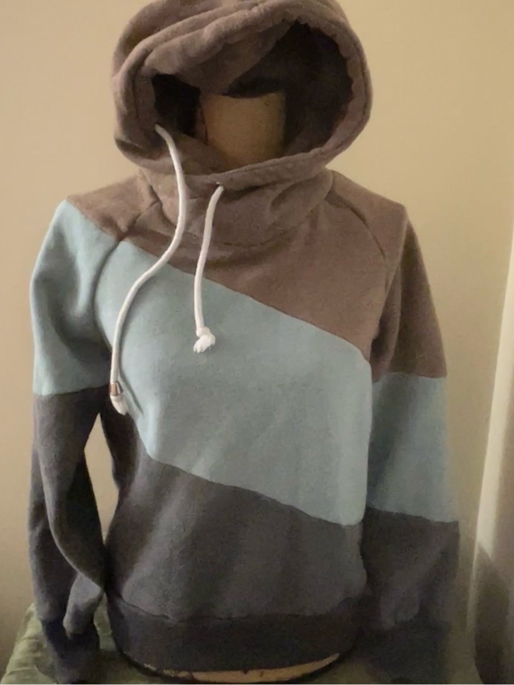 Ai Mei Vintage Hooded Colorblock Sweatshirt Brown, Light Blue, Grey Size S/M